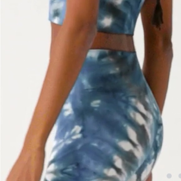 TORY BURCH SPORT HIGH-RISE SEAMLESS TIE-DYE BIKE SHORTS IN TORY NAVY SIZE SMALL - Picture 6 of 6